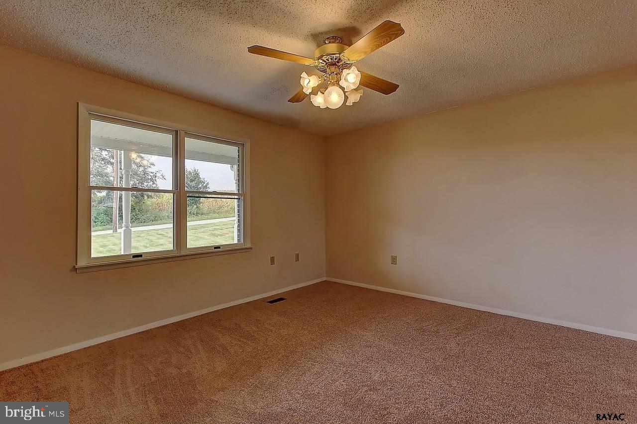 34 Edith Drive Windsor, PA 17366 - Photo 4 of 36 Gallery Image 4