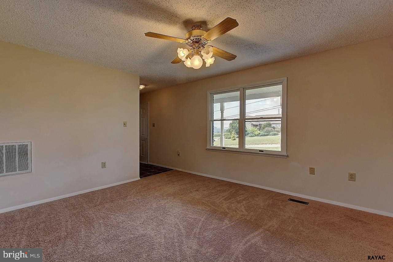 34 Edith Drive Windsor, PA 17366 - Photo 5 of 36 Gallery Image 5