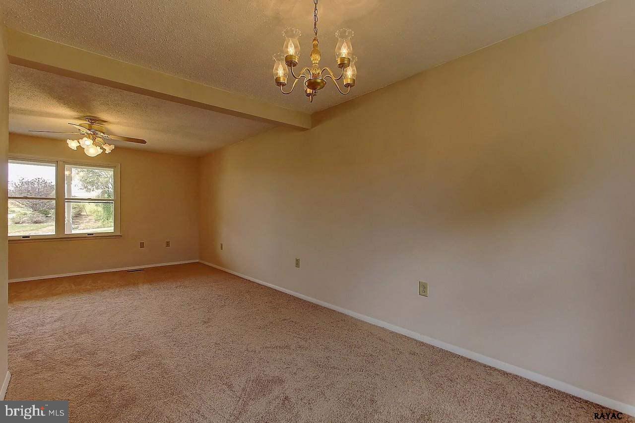 34 Edith Drive Windsor, PA 17366 - Photo 7 of 36 Gallery Image 7