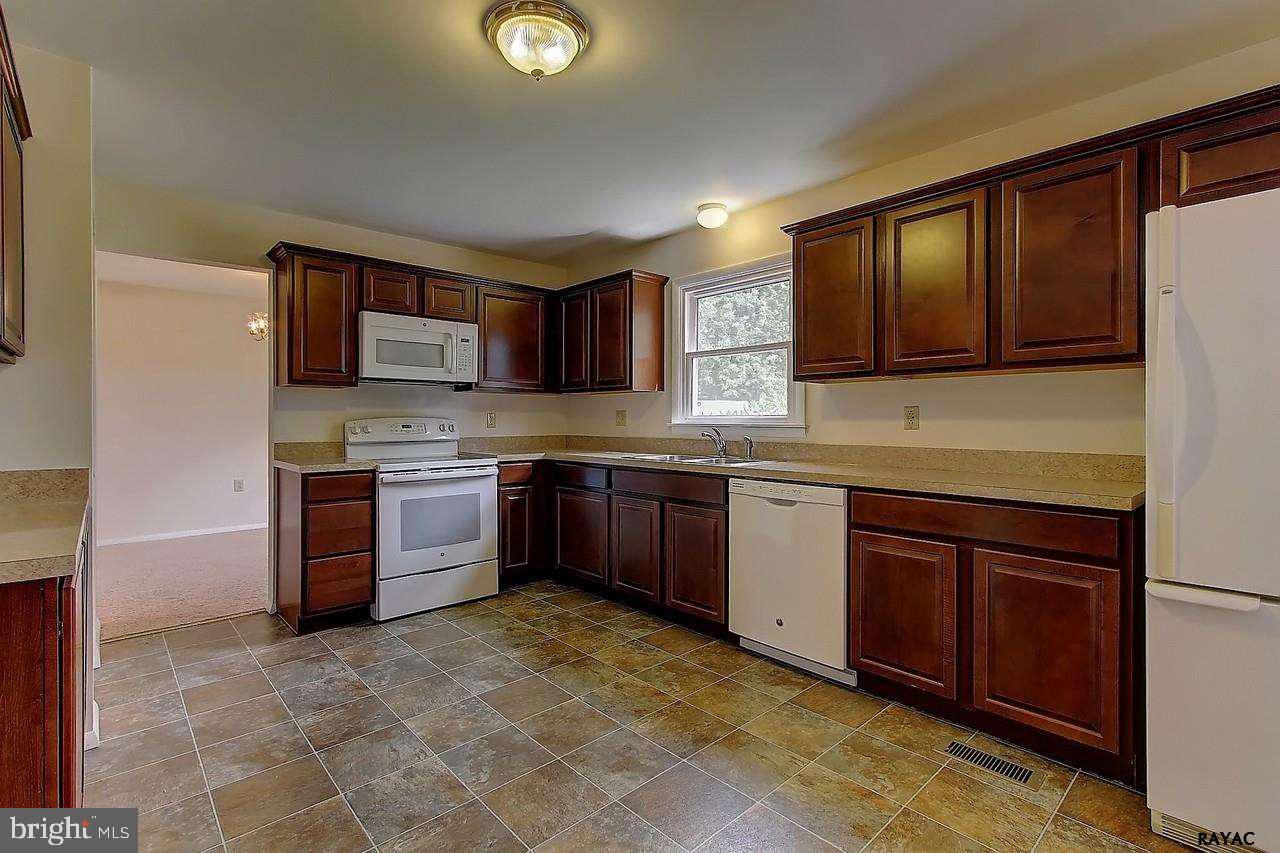 34 Edith Drive Windsor, PA 17366 - Photo 9 of 36 Gallery Image 9