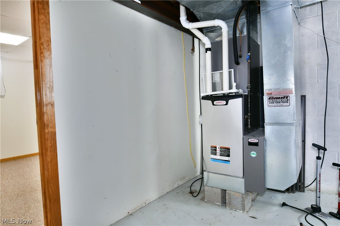 6570 Spencer Clark Road Fowler, OH 44418 - Photo 39 of 49 View of utility room