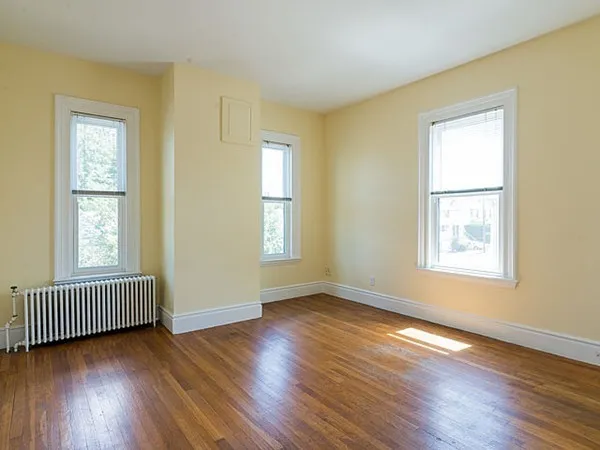 $4,800 | 832 Belmont Street, Unit 2, Watertown, MA 02472