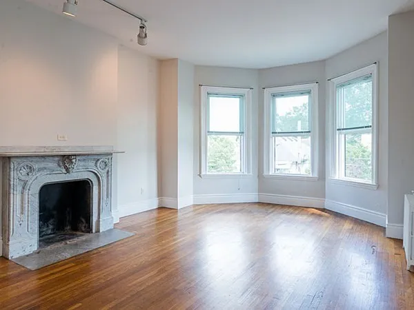 $4,800 | 832 Belmont Street, Unit 2, Watertown, MA 02472