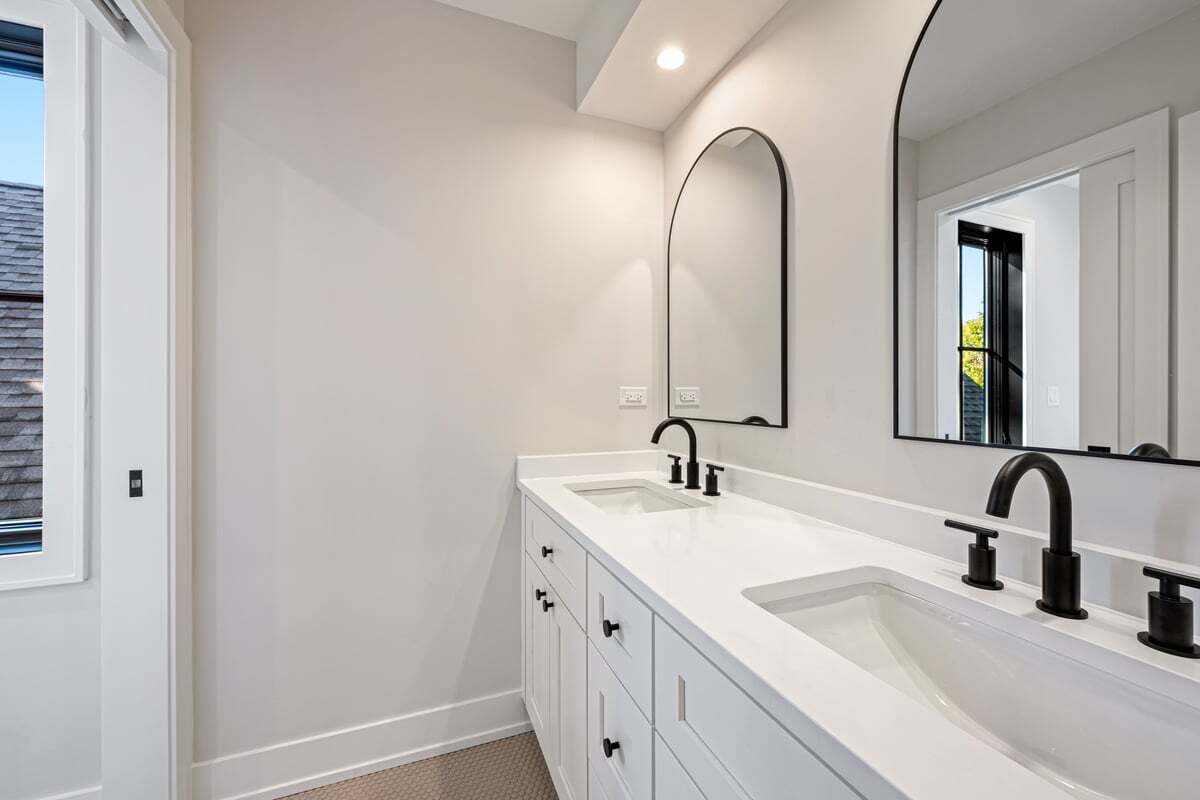 2422 Grant Street Evanston, IL 60201 - Photo 17 of 27