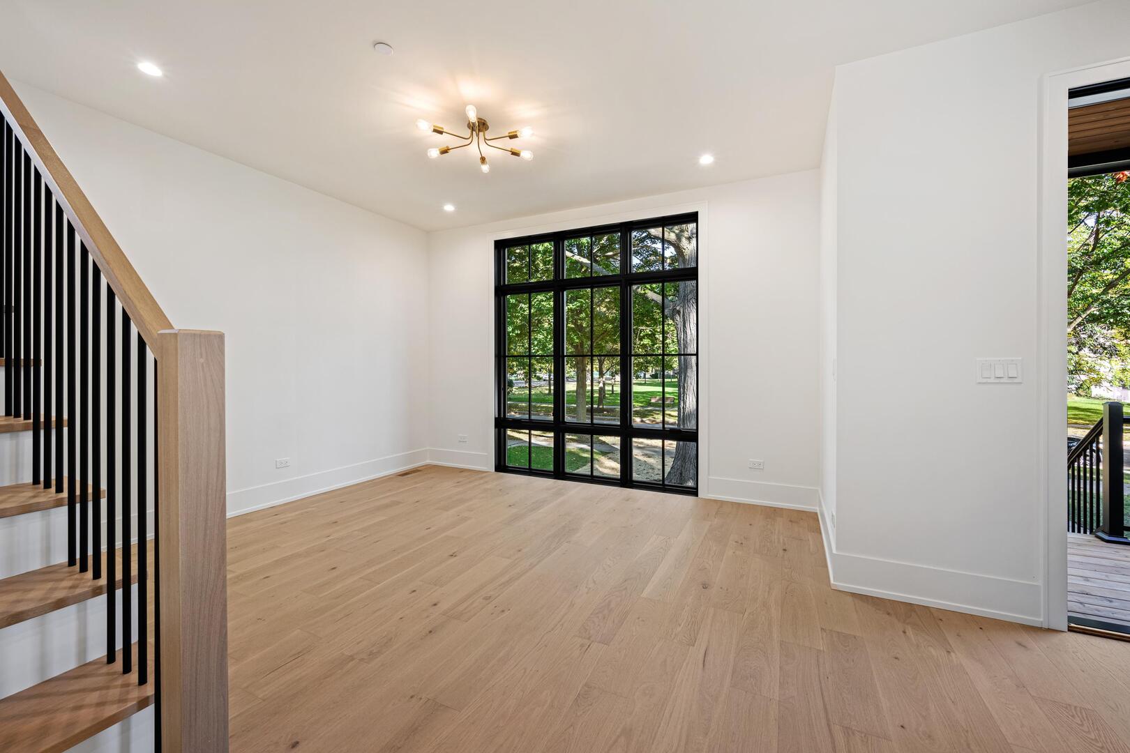 2422 Grant Street Evanston, IL 60201 - Photo 3 of 27