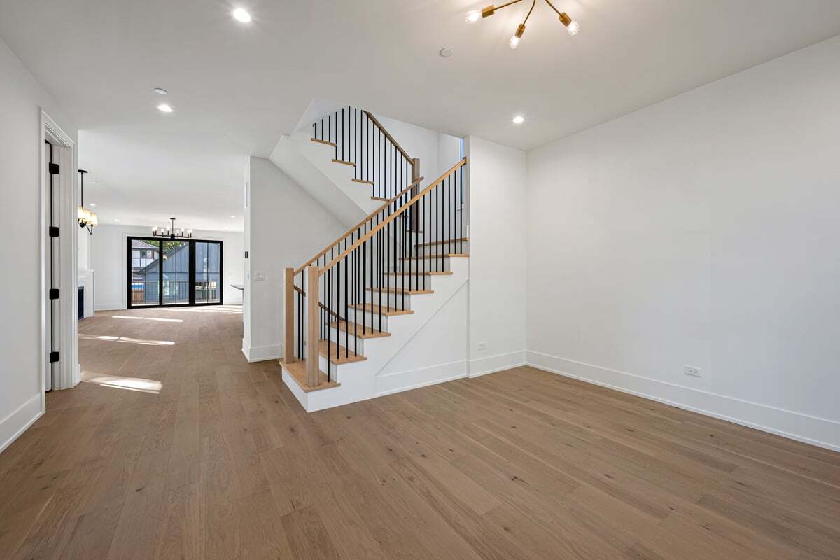 2422 Grant Street Evanston, IL 60201 - Photo 4 of 27