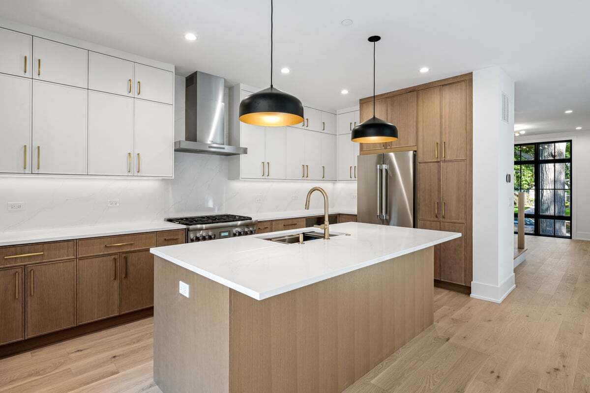 2422 Grant Street Evanston, IL 60201 - Photo 5 of 27