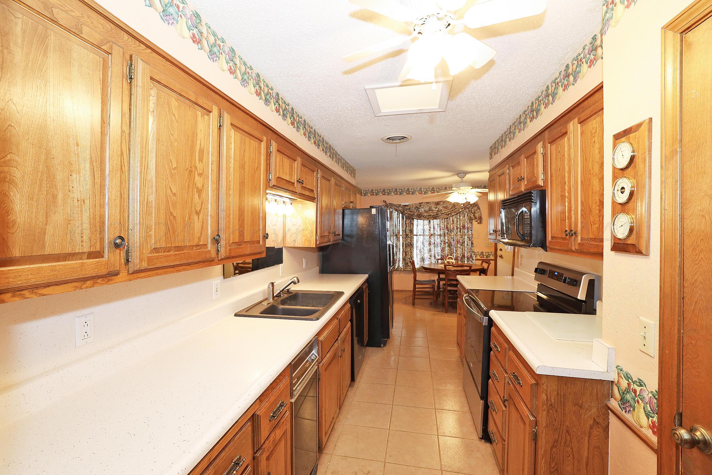 6126 Belpree Road Amarillo, TX 79106 - Photo 11 of 30 Kitchen