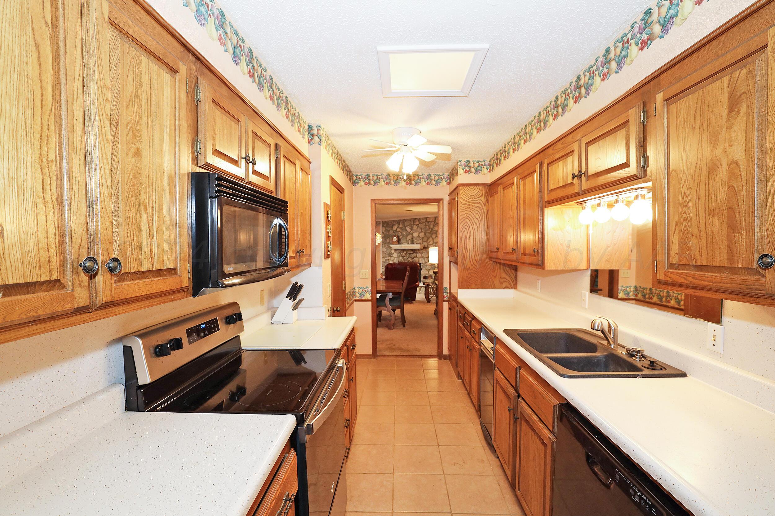 6126 Belpree Road Amarillo, TX 79106 - Photo 12 of 30 Kitchen2