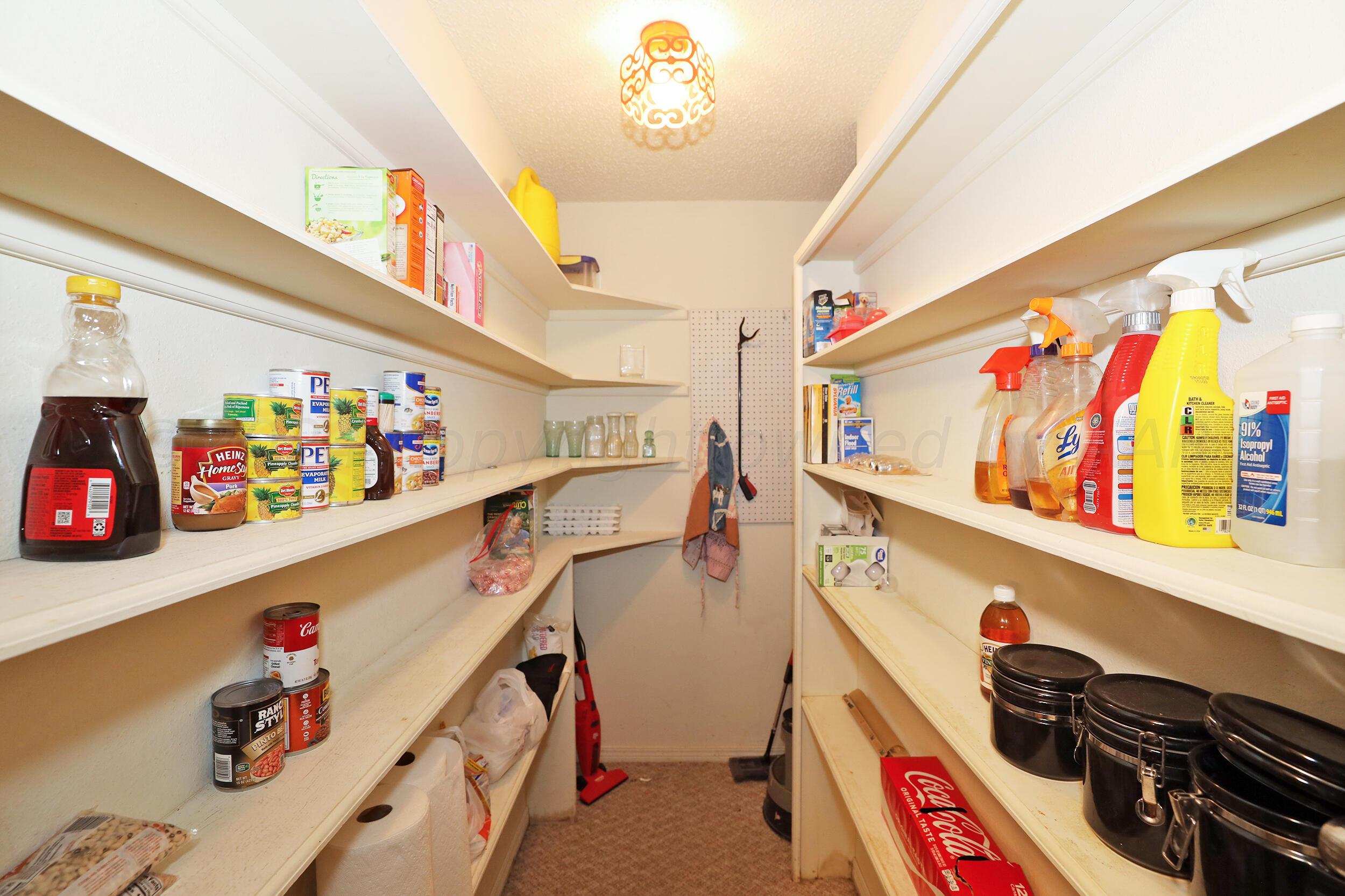 6126 Belpree Road Amarillo, TX 79106 - Photo 15 of 30 Kitchen Pantry