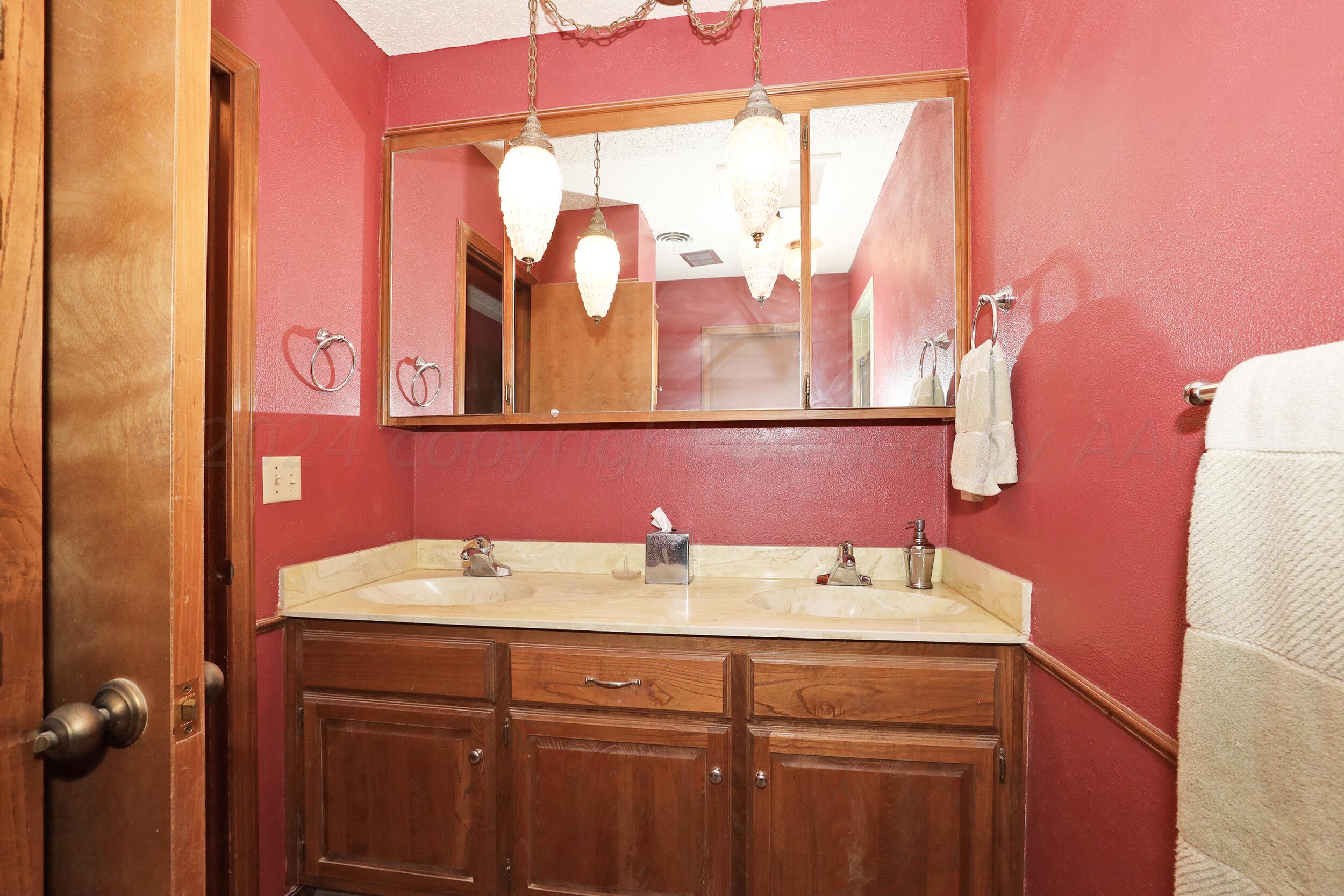 6126 Belpree Road Amarillo, TX 79106 - Photo 20 of 30 Master Bath Vanity
