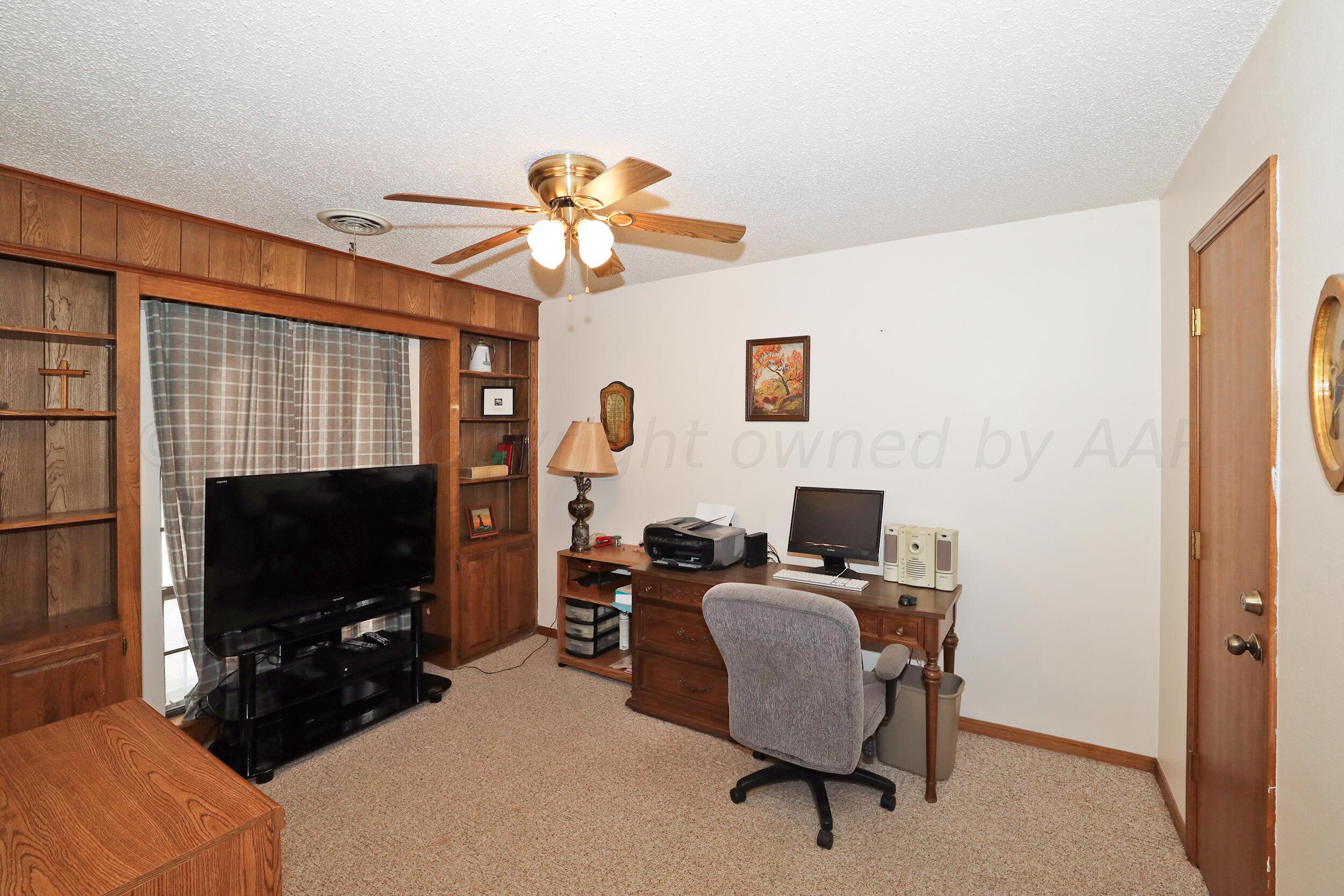6126 Belpree Road Amarillo, TX 79106 - Photo 24 of 30 3rd Bedroom