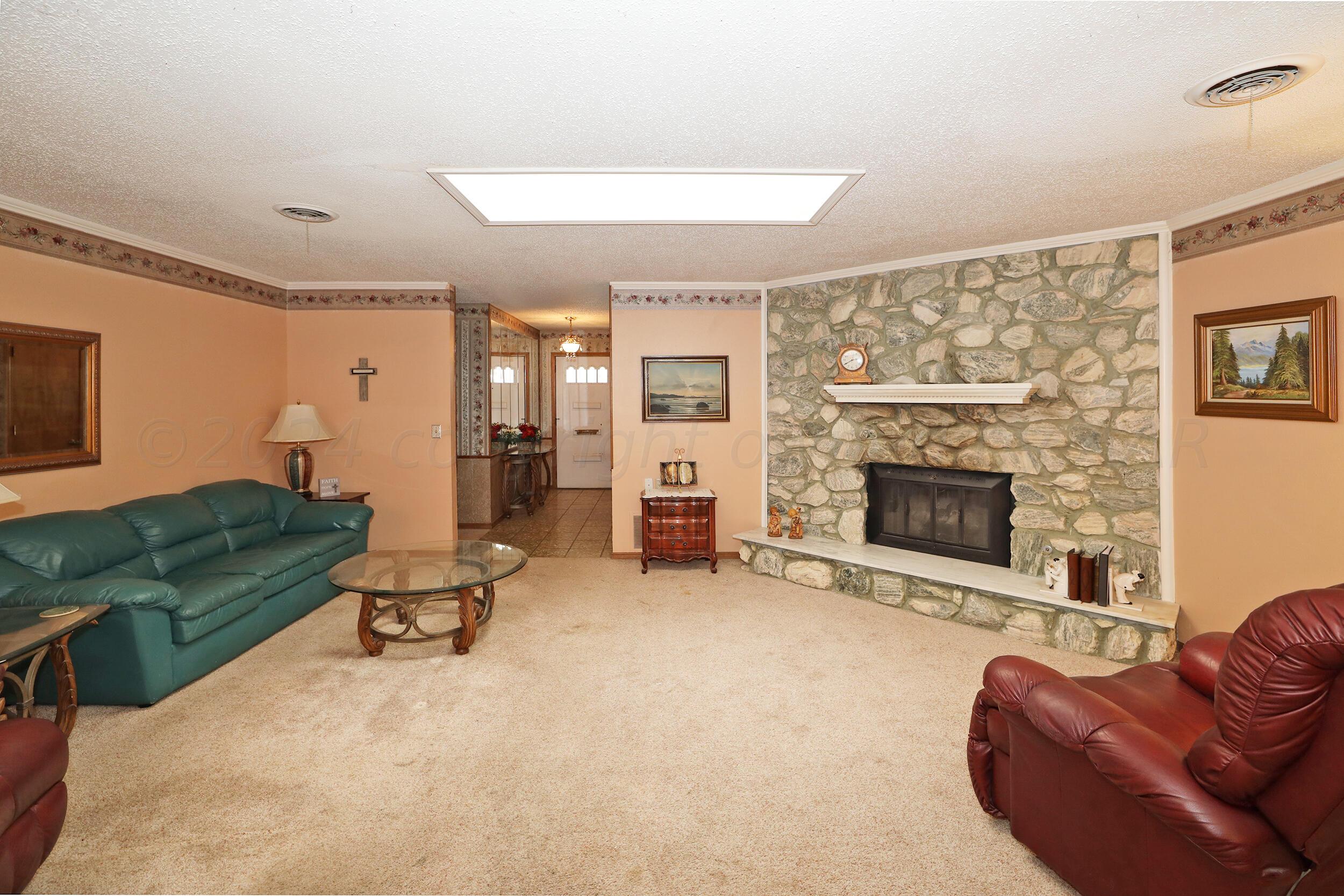 6126 Belpree Road Amarillo, TX 79106 - Photo 6 of 30 Living Area2