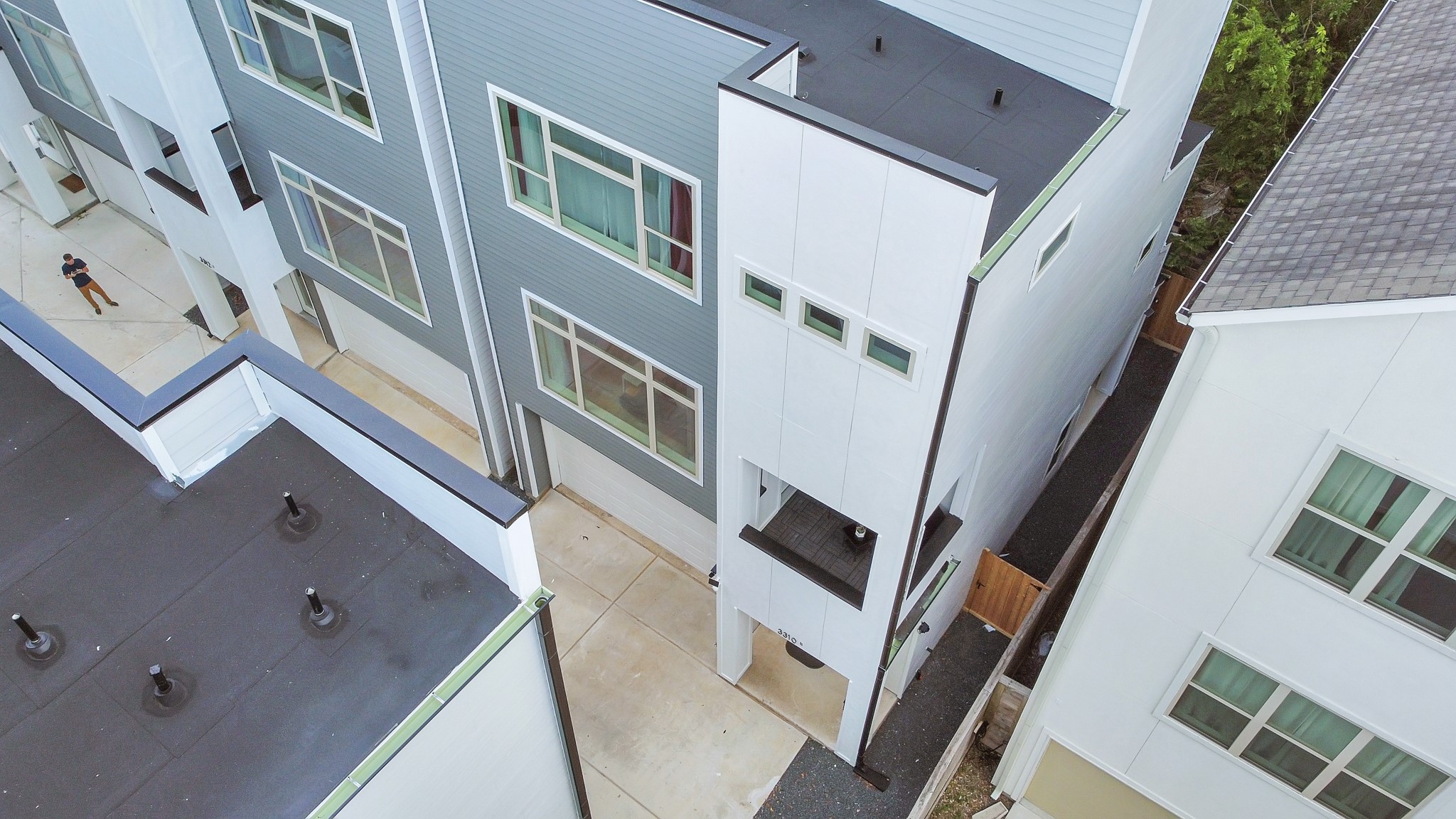 a view of an entryway with a