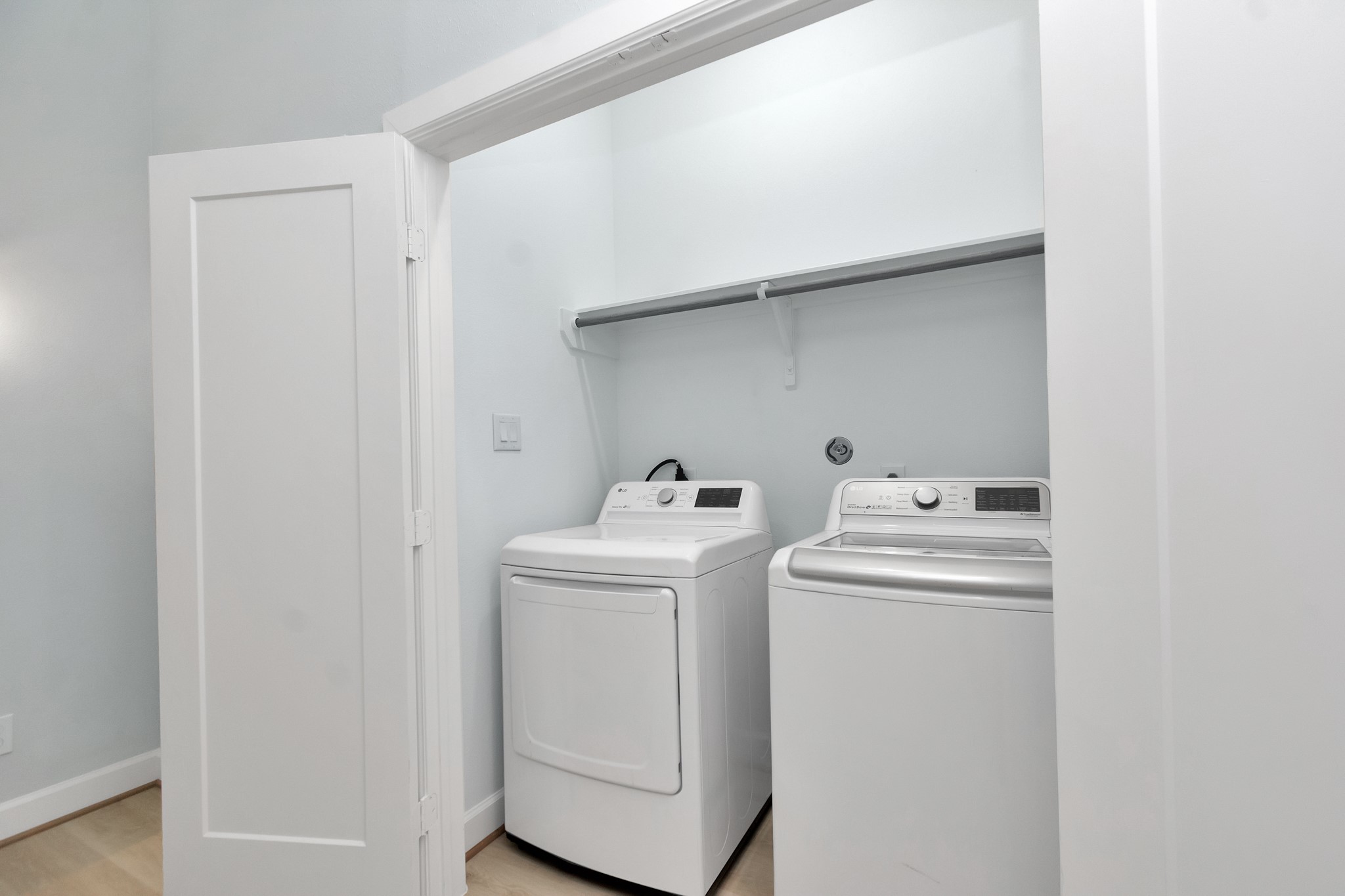 3310 Pease Street, Unit B Houston, TX 77003 - Photo 34 of 50 a utility room with dryer and washer