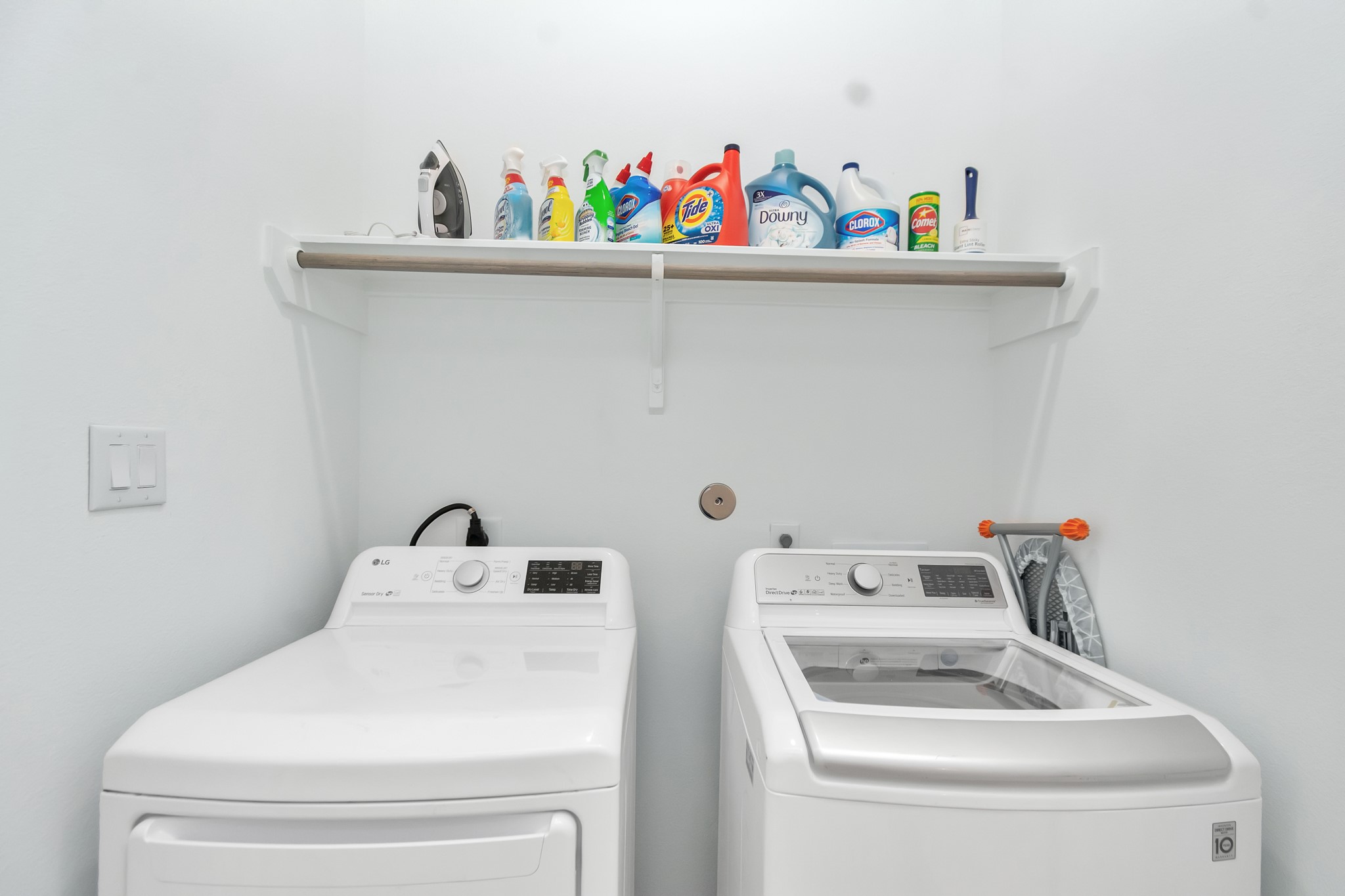 3310 Pease Street, Unit B Houston, TX 77003 - Photo 35 of 50 a utility room with dryer and washer