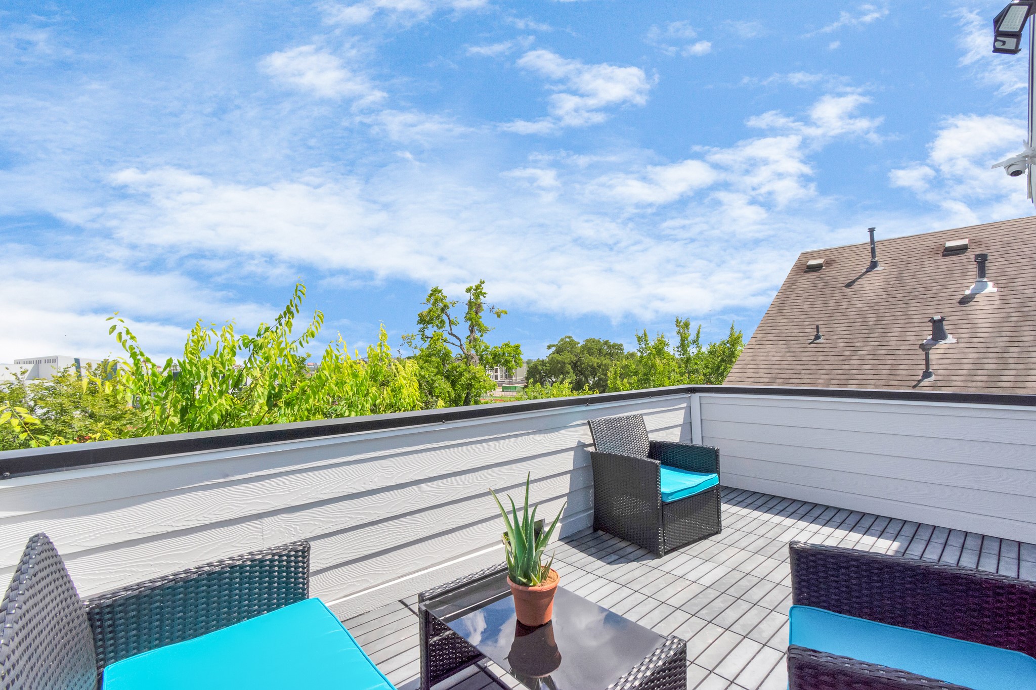 3310 Pease Street, Unit B Houston, TX 77003 - Photo 44 of 50 a view of a bench in a balcony