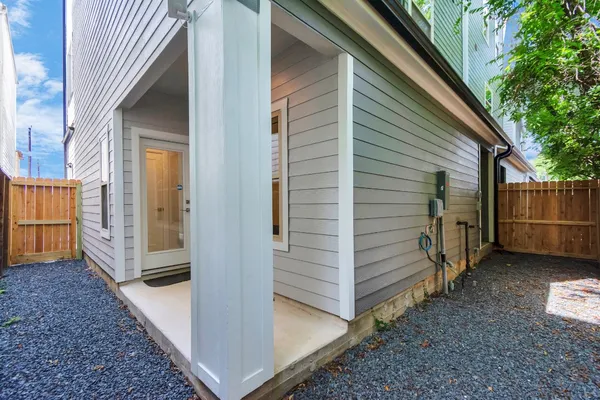 $2,800 | 3310 Pease Street, Unit B, Houston, TX 77003