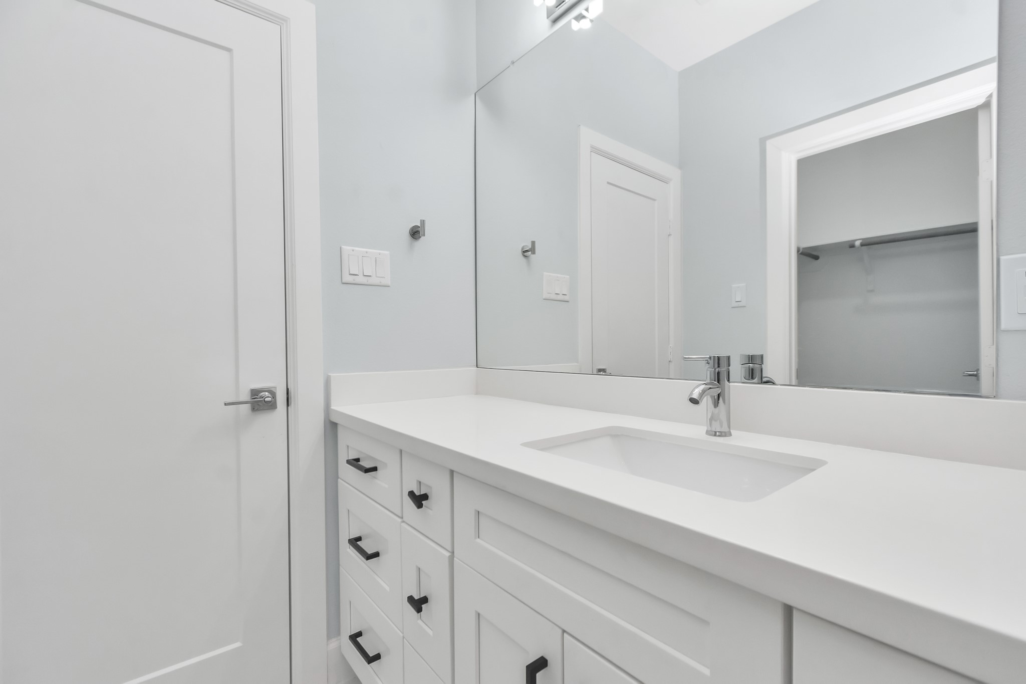 3310 Pease Street, Unit B Houston, TX 77003 - Photo 10 of 50 a bathroom with a sink and a mirror