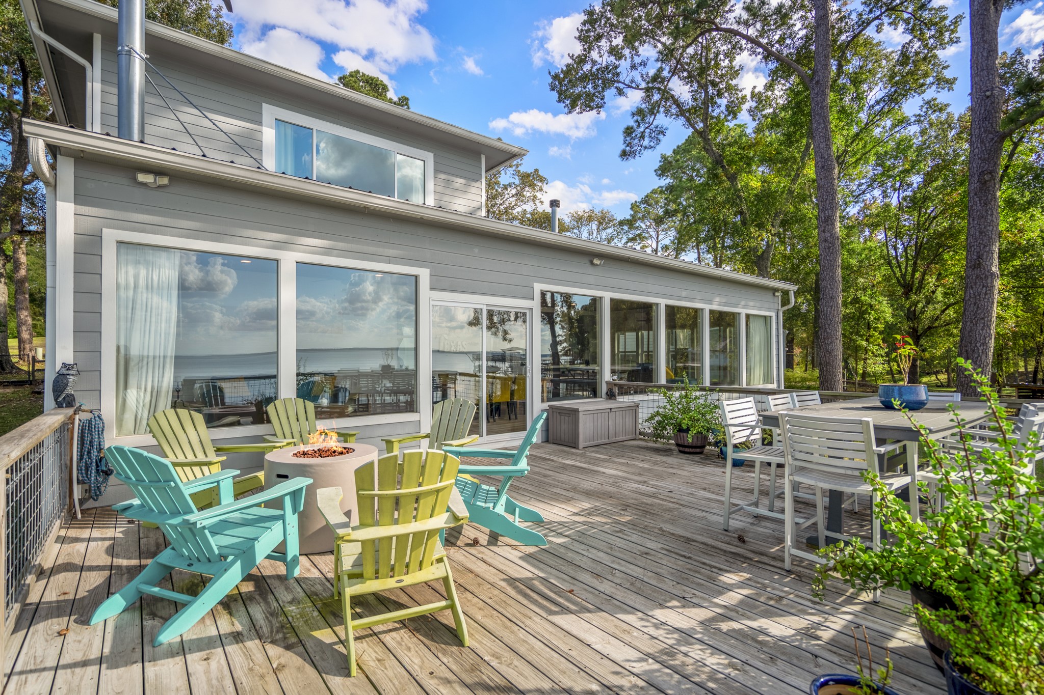 615 Inlet Drive Livingston, TX 77351 - Photo 41 of 50 This deck is perfect for year-round enjoyment!