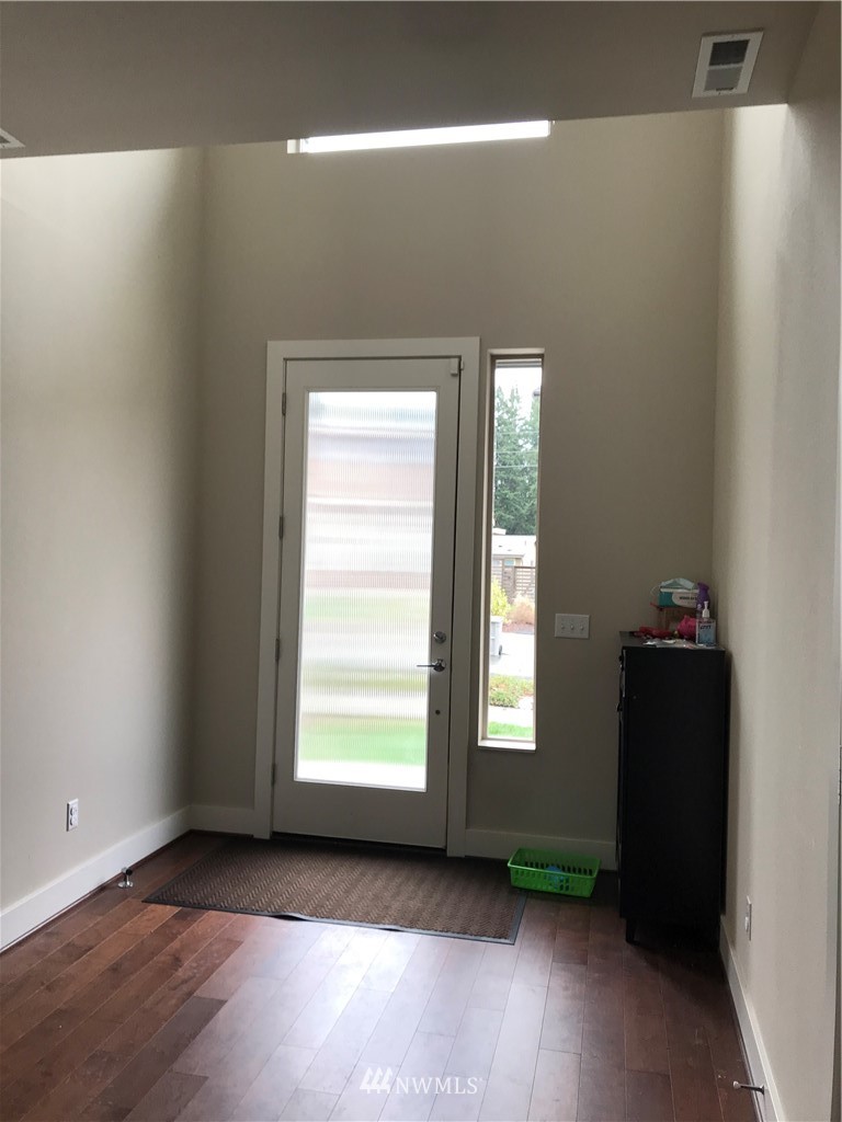 5205 Northeast 11th Place Renton, WA 98059 - Photo 3 of 33