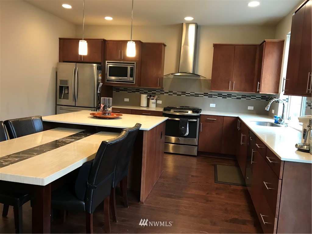 5205 Northeast 11th Place Renton, WA 98059 - Photo 8 of 33