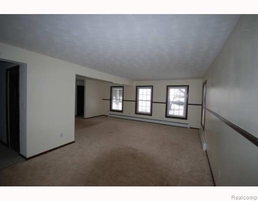 13683 Goodrich Road Saline, MI 48176 - Photo 2 of 10 Living Room