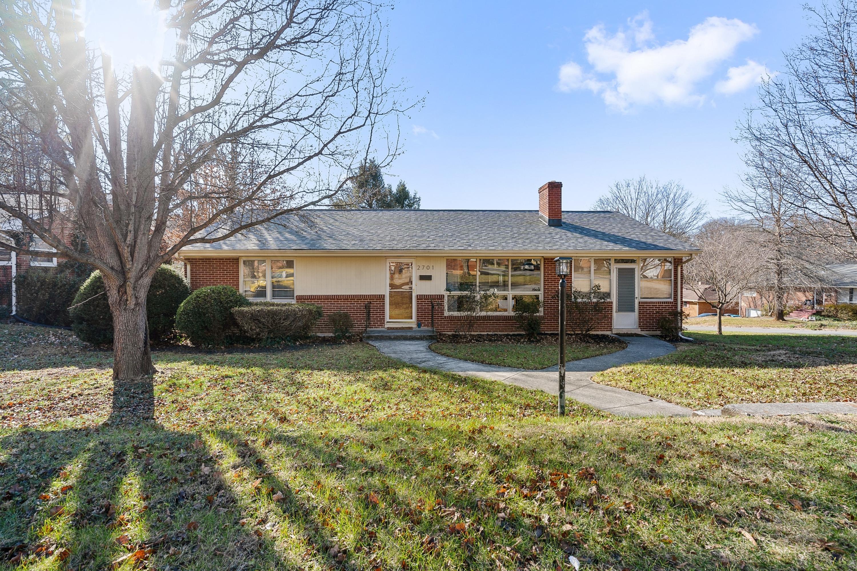 2701 Fawn Road Southwest Roanoke, VA 24015 - Photo 1 of 24 front