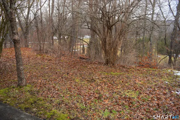 $1,750 | 47 A Quassuk Road, Woodbury, CT 06798