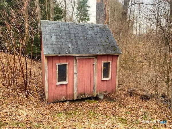 $1,750 | 47 A Quassuk Road, Woodbury, CT 06798