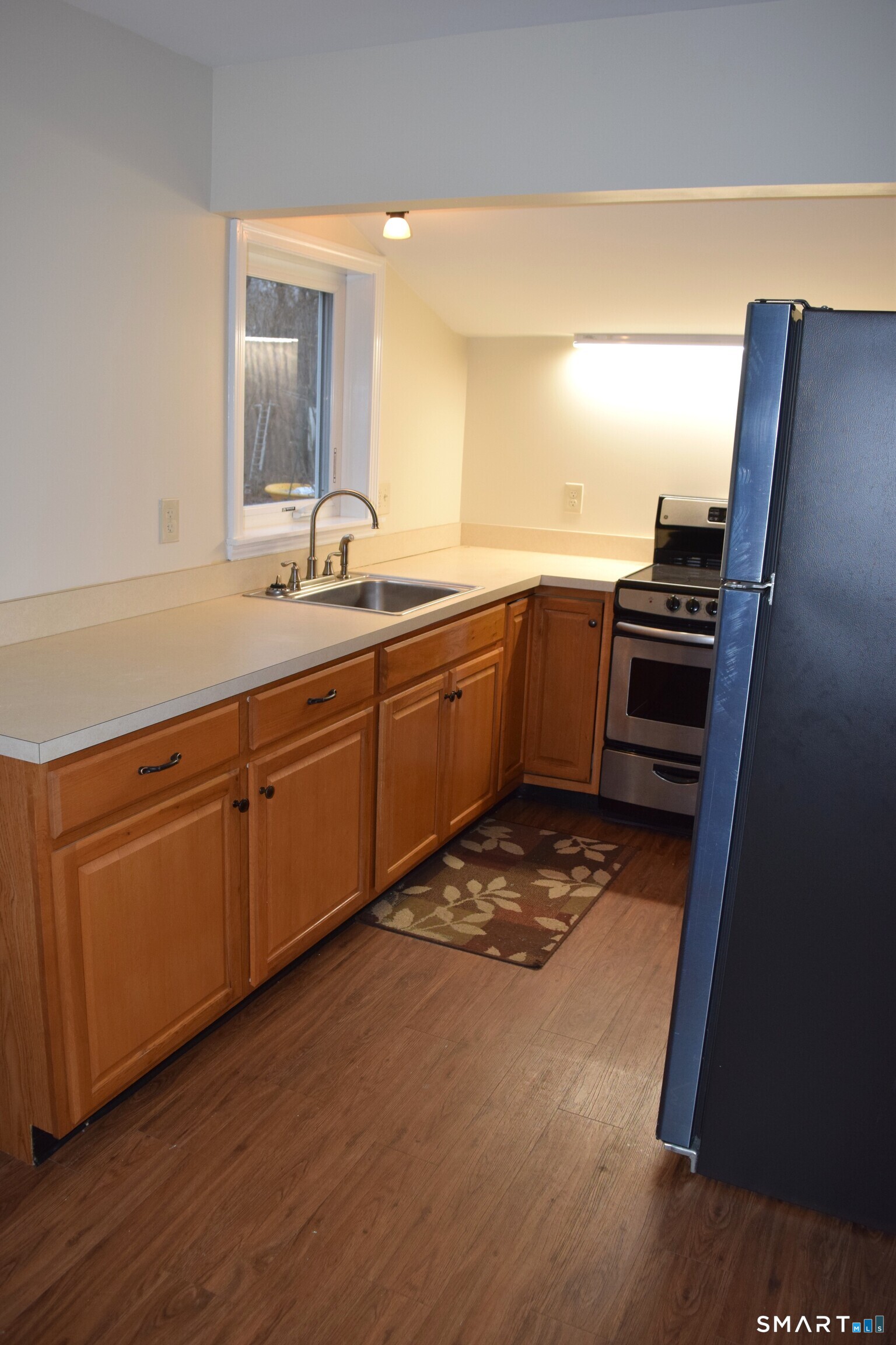 47 A Quassuk Road Woodbury, CT 06798 - Photo 3 of 10