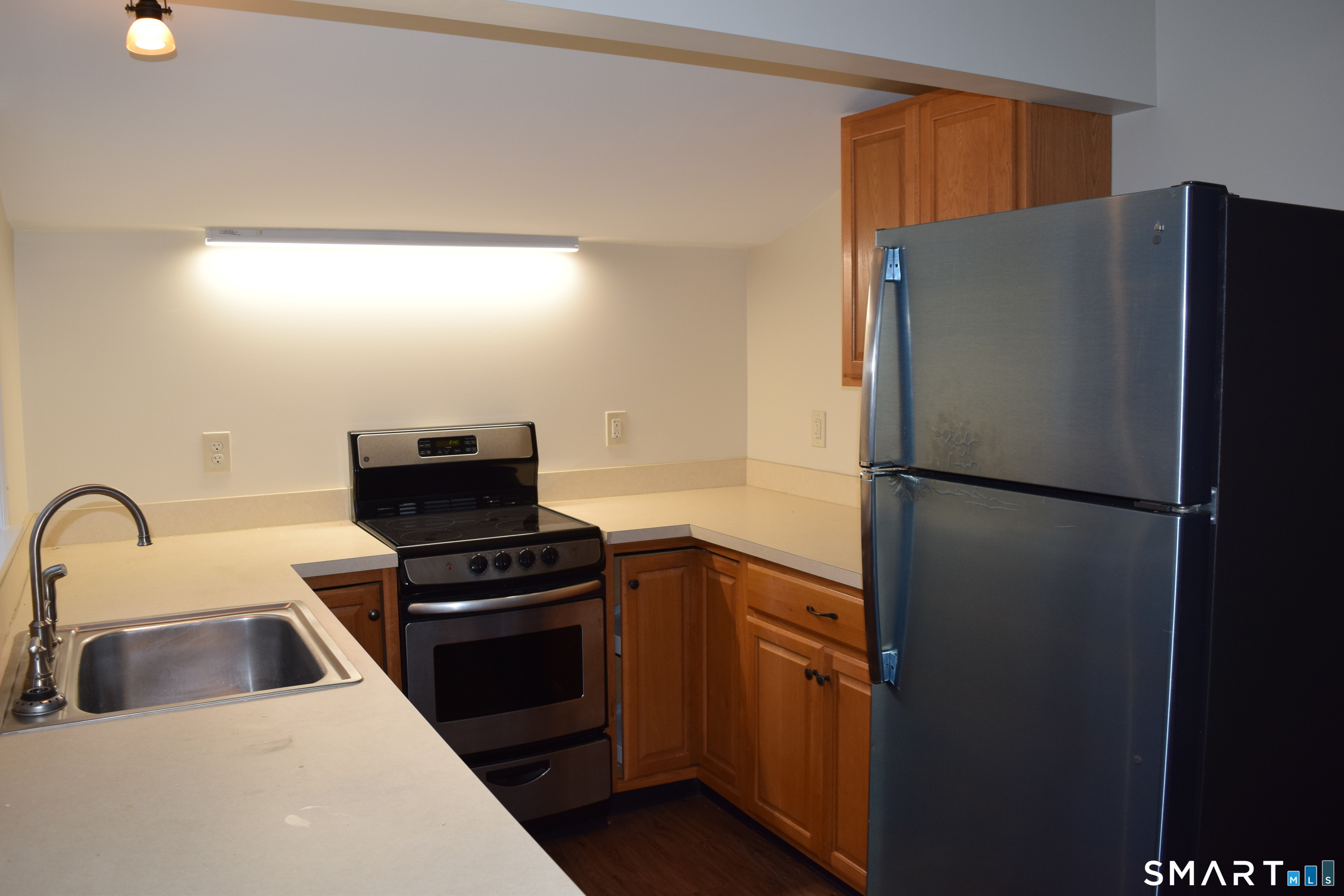 47 A Quassuk Road Woodbury, CT 06798 - Photo 4 of 10