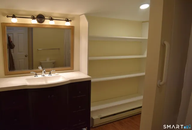 $1,750 | 47 A Quassuk Road, Woodbury, CT 06798