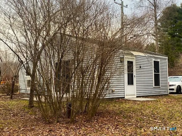 $1,750 | 47 A Quassuk Road, Woodbury, CT 06798