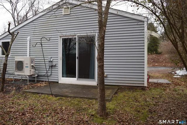 $1,750 | 47 A Quassuk Road, Woodbury, CT 06798