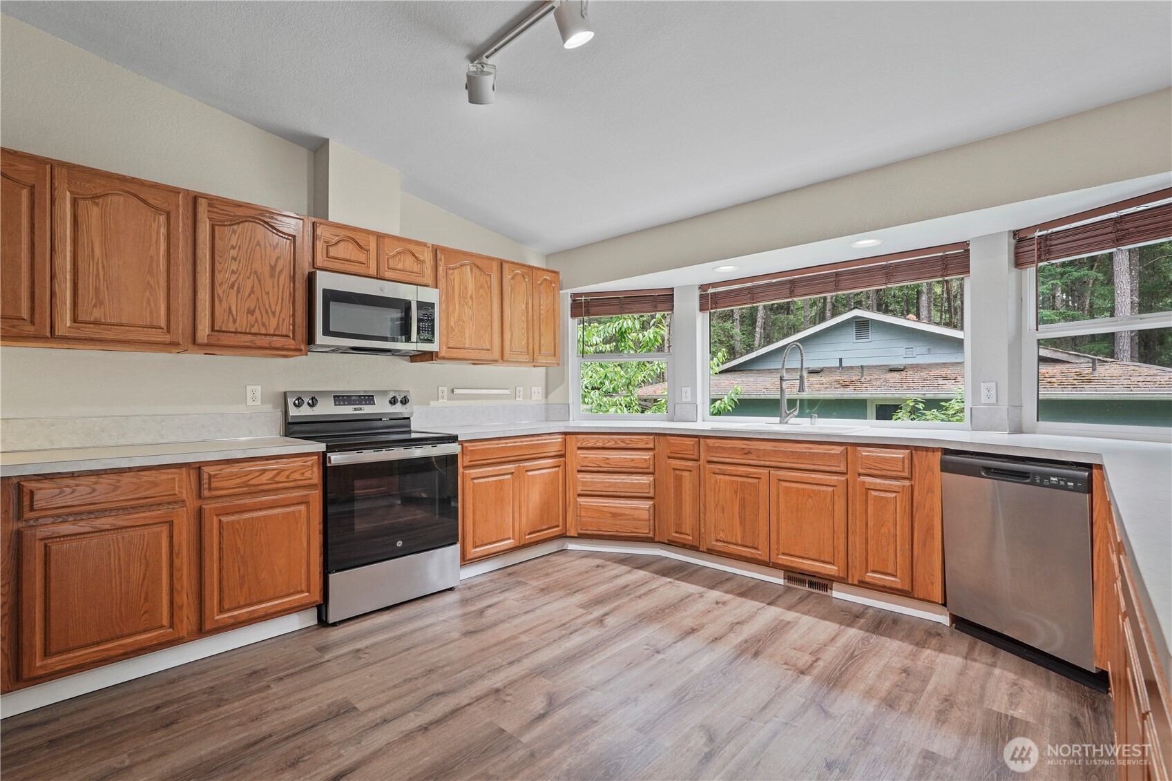 9910 Fairview Lake Road Southwest Port Orchard, WA 98367 - Photo 9 of 39 Gallery Image 9