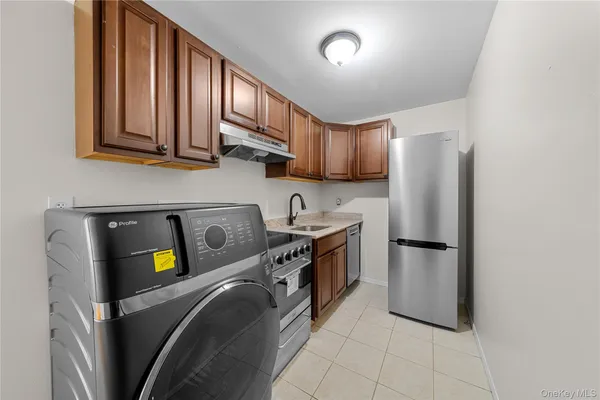 $2,850 | 410 Jericho Turnpike, Unit 2C, New Hyde Park, NY 11040