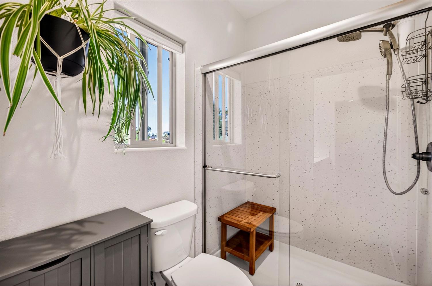 5487 Filbert Street Paradise, CA 95969 - Photo 15 of 25 Primary bathroom 2nd view