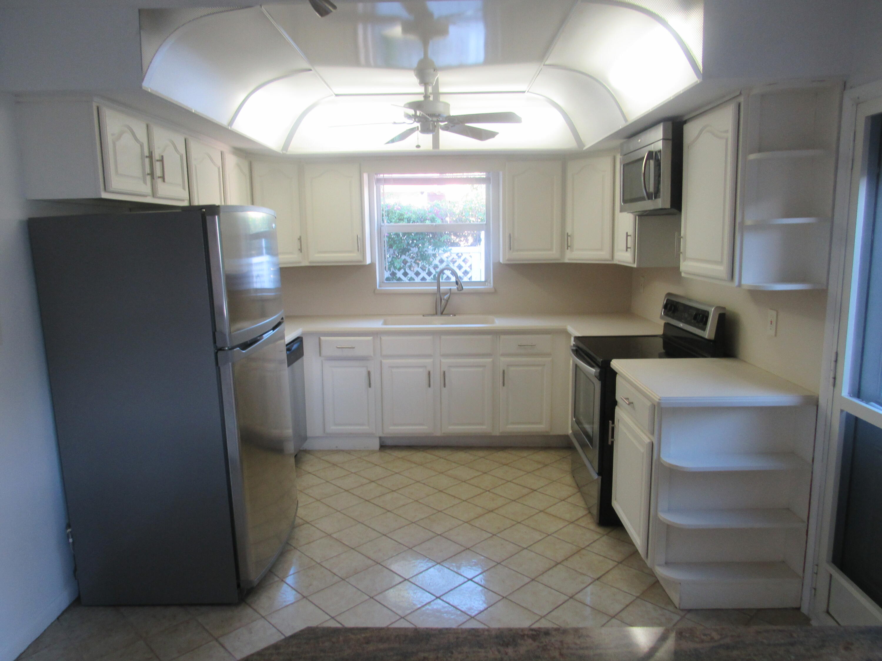 15 Sailfish Lane Ocean Ridge, FL 33435 - Photo 4 of 10 15 Sailfish- Kitchen (1)