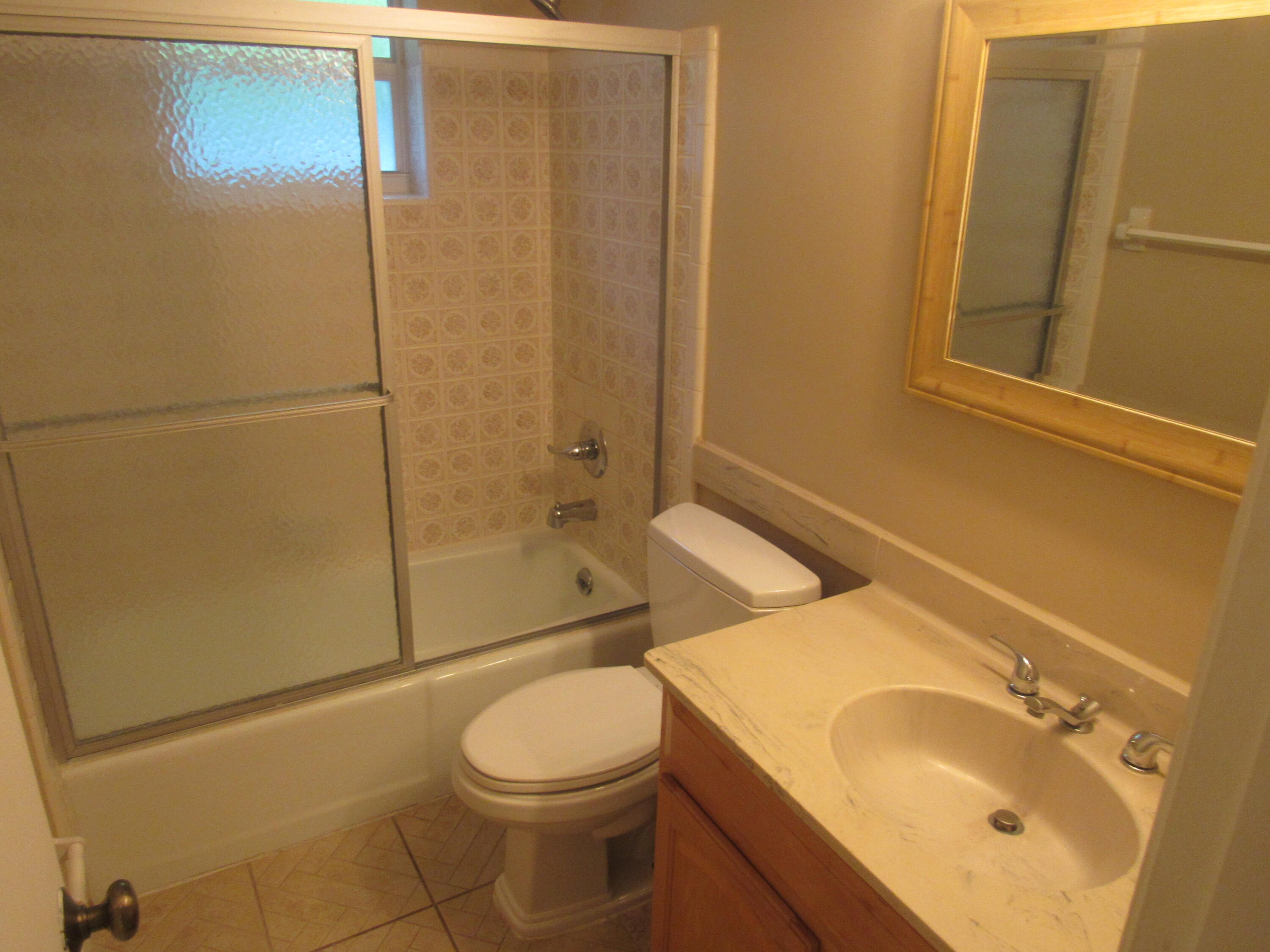 15 Sailfish Lane Ocean Ridge, FL 33435 - Photo 6 of 10 15 Sailfish -Bathroom 1 (1)