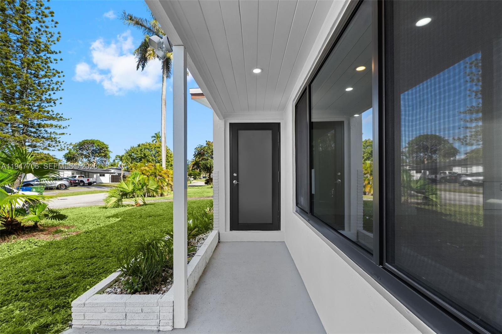 709 Southwest 4th Court Hallandale Beach, FL 33009 - Photo 4 of 59