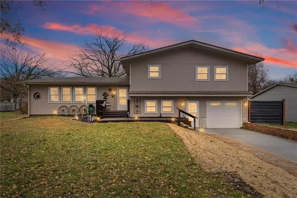 $379,000 | 211 North Lincoln Street, Garnett, KS 66032