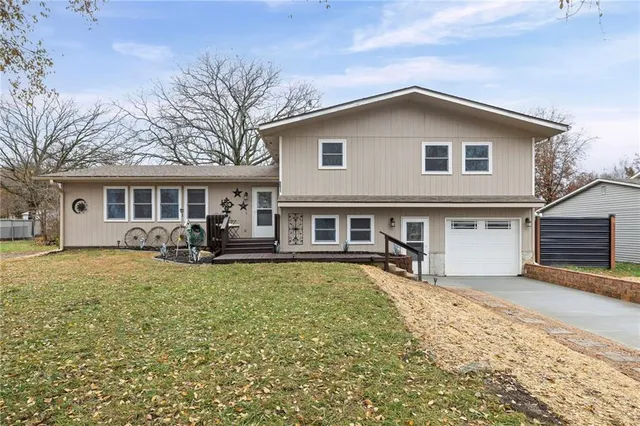 $379,000 | 211 North Lincoln Street, Garnett, KS 66032