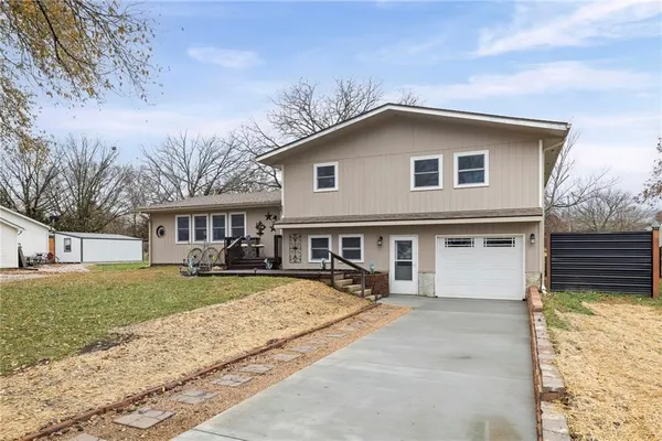 $379,000 | 211 North Lincoln Street, Garnett, KS 66032
