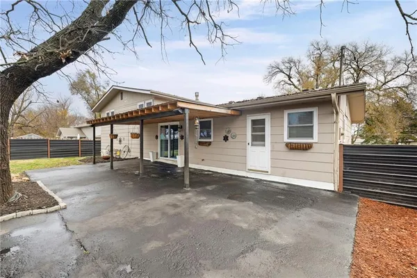 $379,000 | 211 North Lincoln Street, Garnett, KS 66032