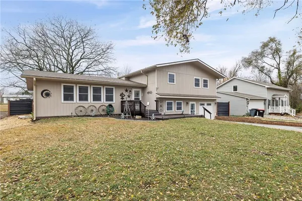 $379,000 | 211 North Lincoln Street, Garnett, KS 66032