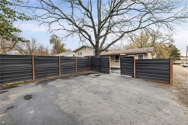 $379,000 | 211 North Lincoln Street, Garnett, KS 66032