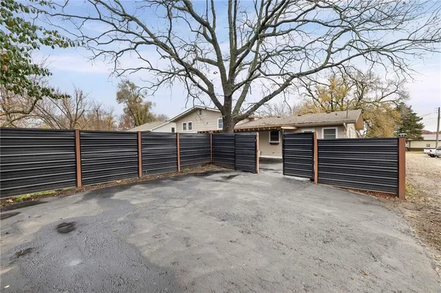 $379,000 | 211 North Lincoln Street, Garnett, KS 66032