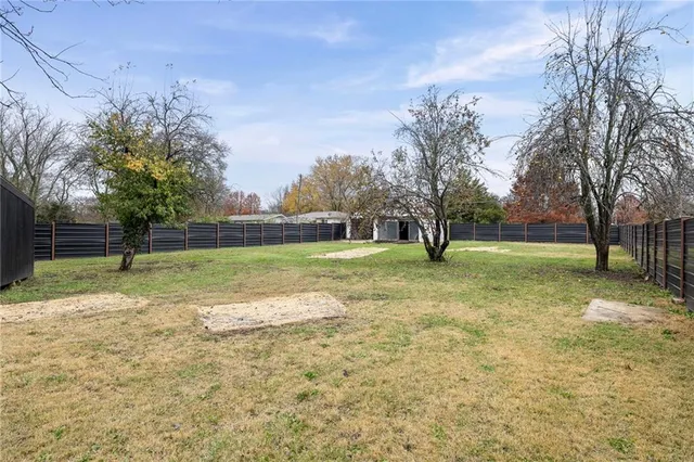 $379,000 | 211 North Lincoln Street, Garnett, KS 66032