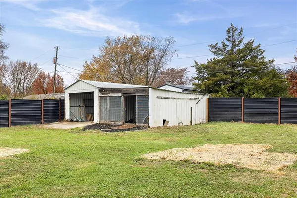 $379,000 | 211 North Lincoln Street, Garnett, KS 66032